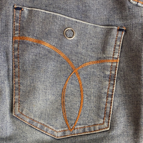 Sergio Valente ladies shorts/capris in size 27. Faded denim look. - Picture 7 of 9